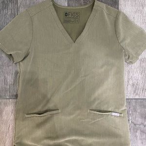 Figs three pocket scrub top
